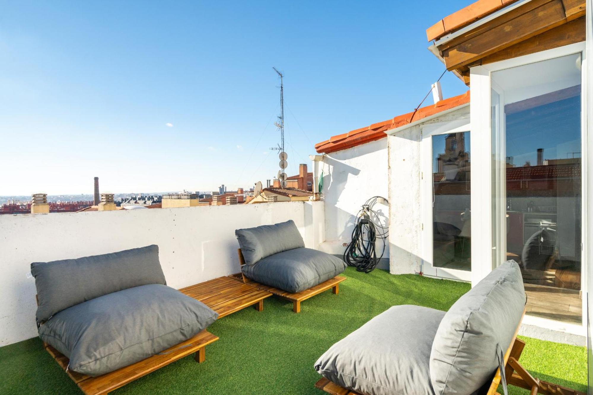 Apartmán Atico Con Terraza En Lavapies Alquiler Temporal Madrid Exteriér fotografie