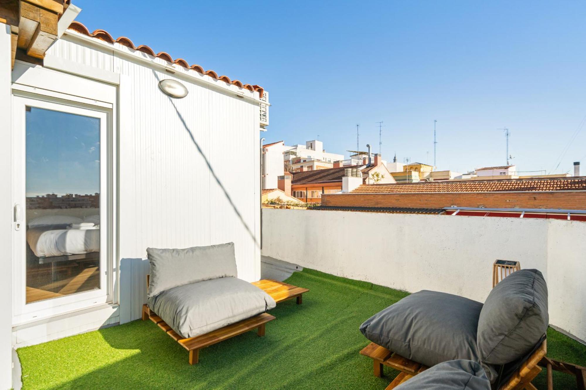 Apartmán Atico Con Terraza En Lavapies Alquiler Temporal Madrid Exteriér fotografie